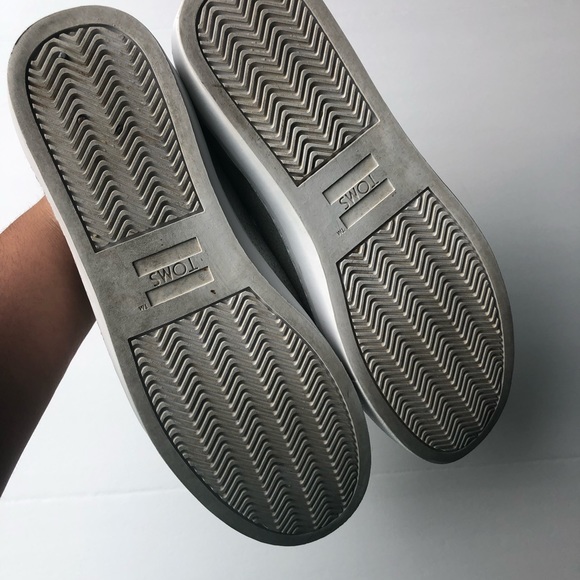 TOMS Lenox Silver Metallic Leather Lace Up Sneaker - Picture 7 of 8